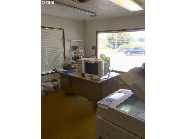 859 Lookingglass Road, Roseburg, OR 97471